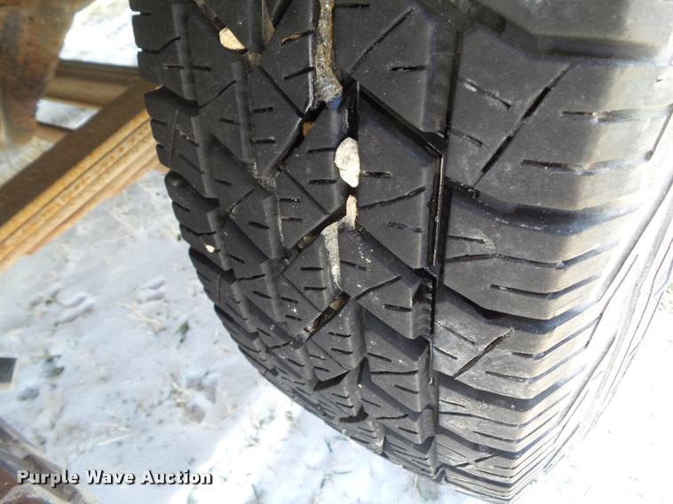 image for item CB9878 1999 Isuzu NPR box truck