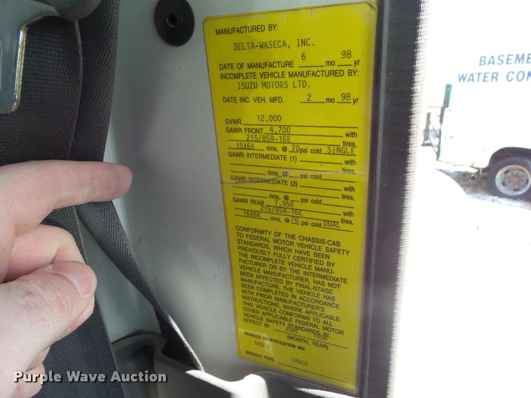 image for item CB9878 1999 Isuzu NPR box truck