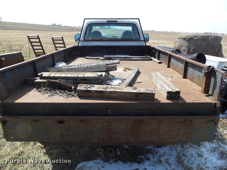 image for item CB9879 1999 Ford F450 Super Duty flatbed truck