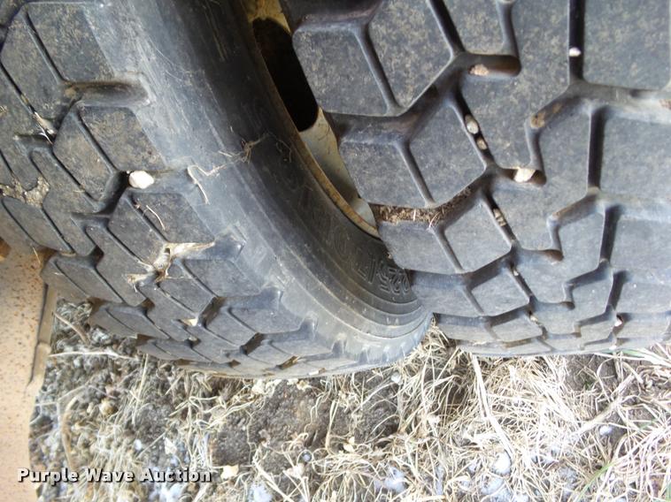 image for item CB9879 1999 Ford F450 Super Duty flatbed truck