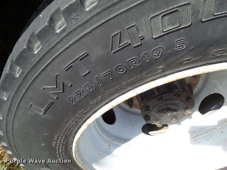 image for item CB9879 1999 Ford F450 Super Duty flatbed truck