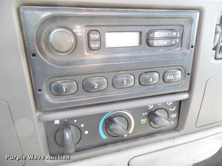 image for item CB9879 1999 Ford F450 Super Duty flatbed truck