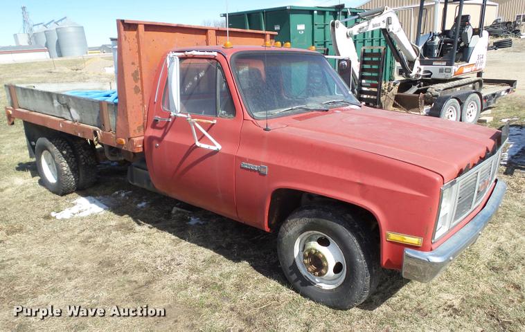 image for item CB9880 1988 GMC R3500 High Sierra flatbed pickup truck