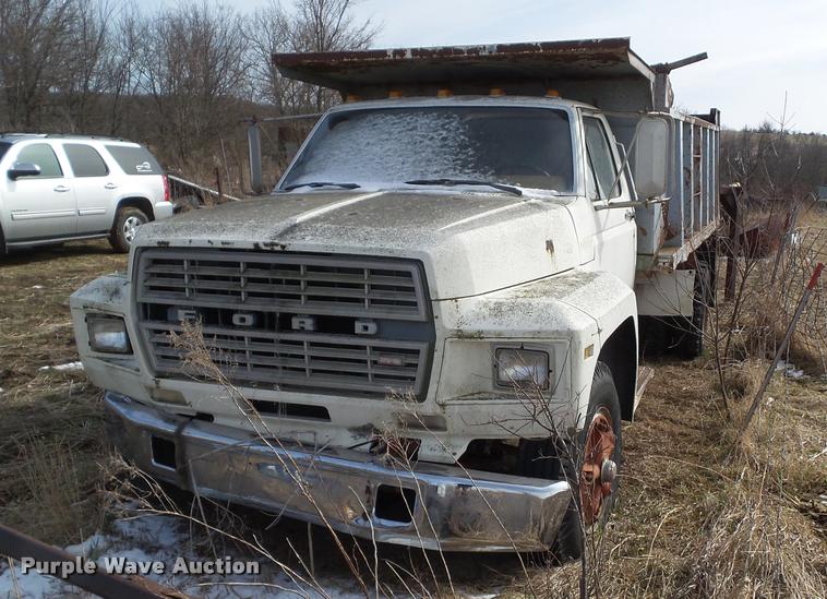 image for item CB9882 1980 Ford F708 dump truck