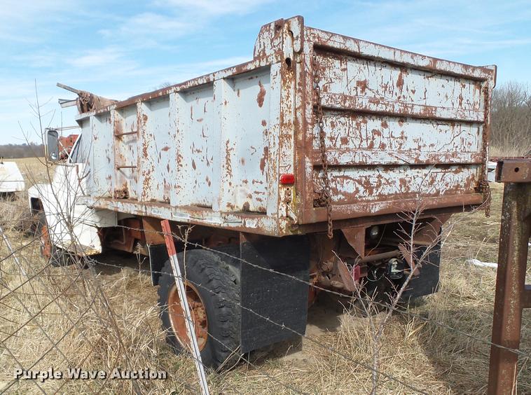 image for item CB9882 1980 Ford F708 dump truck