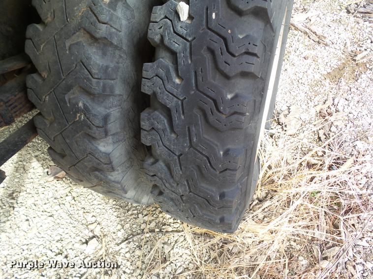 image for item CB9883 1977 Ford F700 water truck