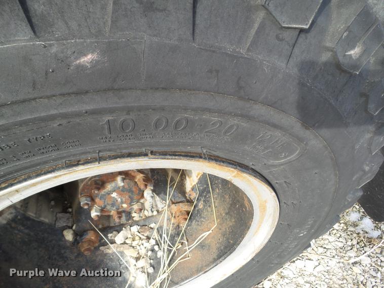 image for item CB9883 1977 Ford F700 water truck