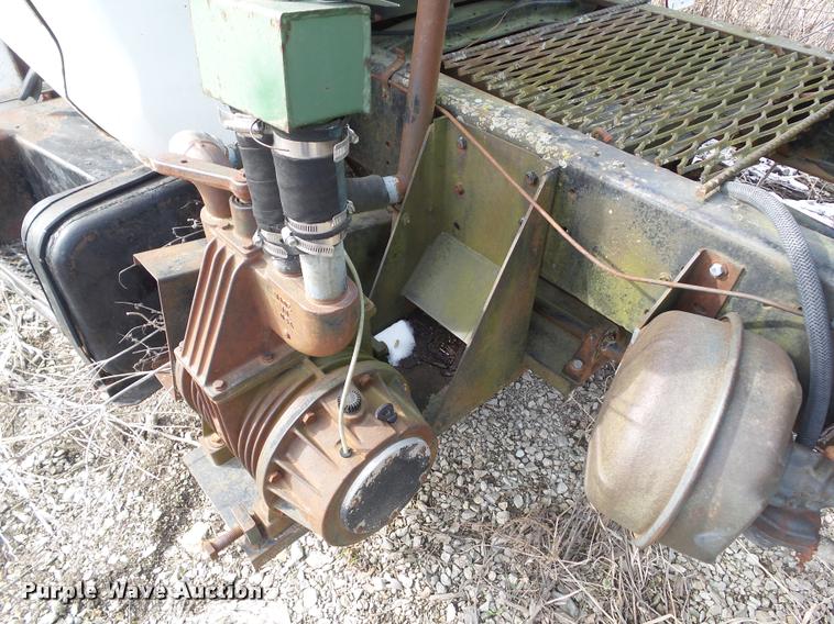 image for item CB9883 1977 Ford F700 water truck