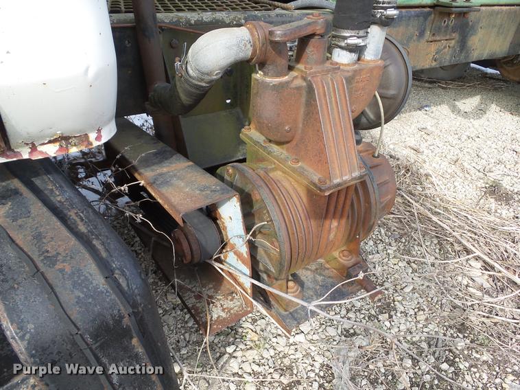 image for item CB9883 1977 Ford F700 water truck