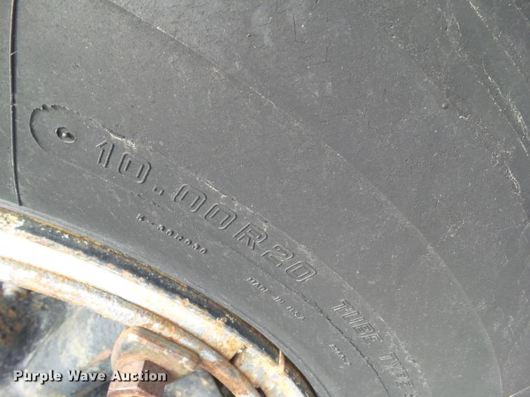 image for item CB9883 1977 Ford F700 water truck