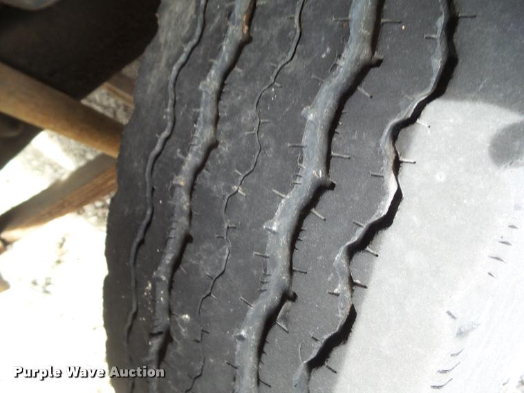 image for item CB9883 1977 Ford F700 water truck