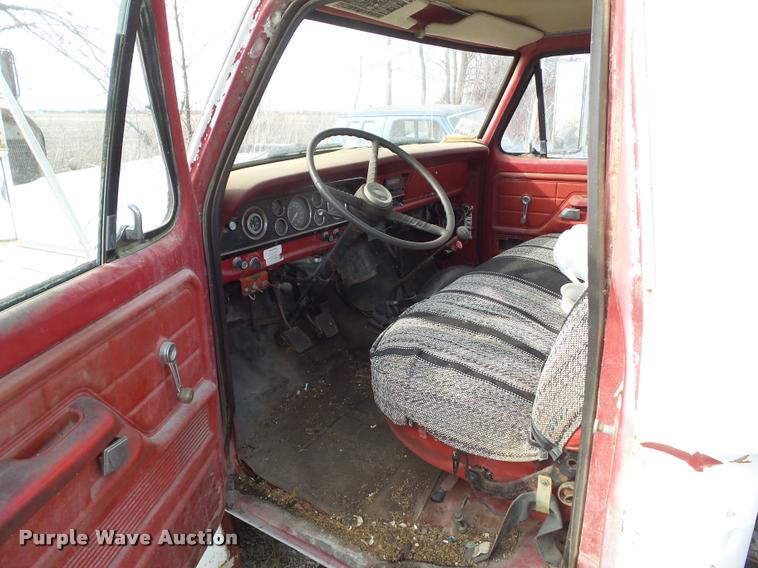 image for item CB9883 1977 Ford F700 water truck