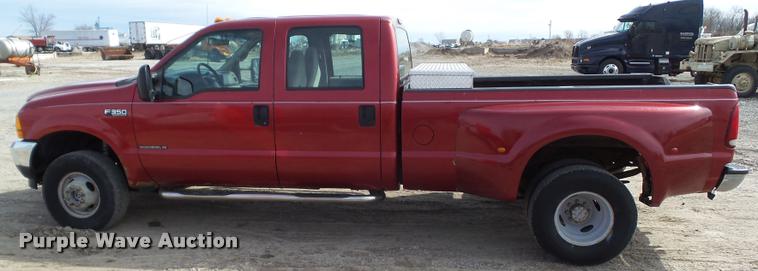 image for item CB9885 2001 Ford F350 Super Duty Crew Cab pickup truck