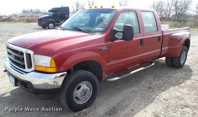 image for item CB9885 2001 Ford F350 Super Duty Crew Cab pickup truck