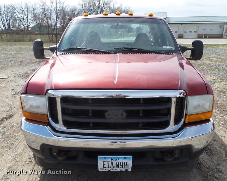 image for item CB9885 2001 Ford F350 Super Duty Crew Cab pickup truck