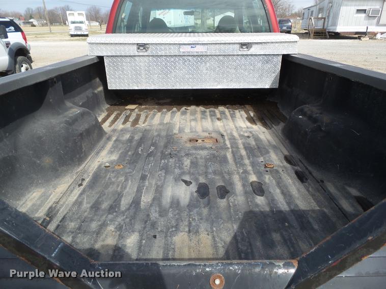 image for item CB9885 2001 Ford F350 Super Duty Crew Cab pickup truck