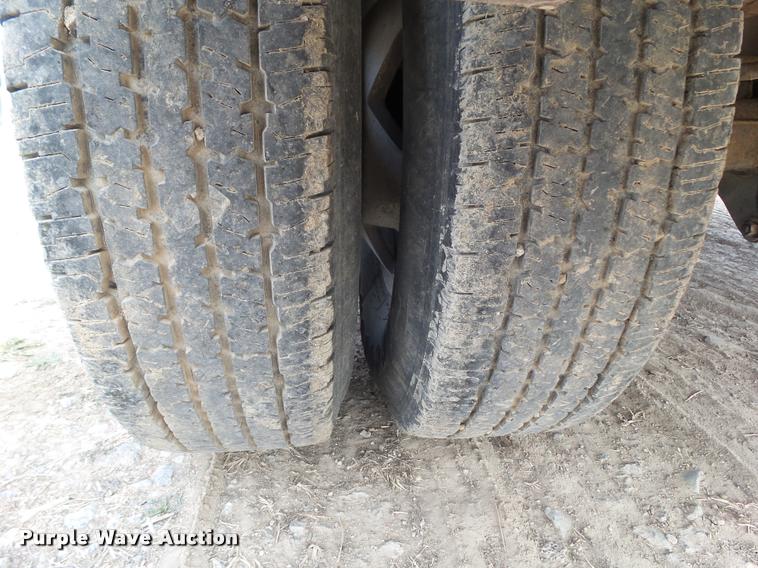 image for item CB9885 2001 Ford F350 Super Duty Crew Cab pickup truck