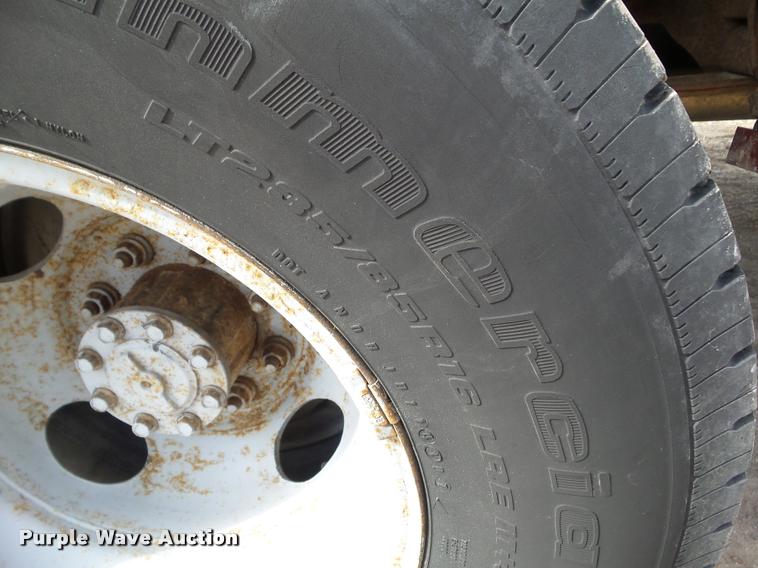 image for item CB9885 2001 Ford F350 Super Duty Crew Cab pickup truck