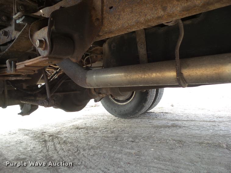 image for item CB9885 2001 Ford F350 Super Duty Crew Cab pickup truck