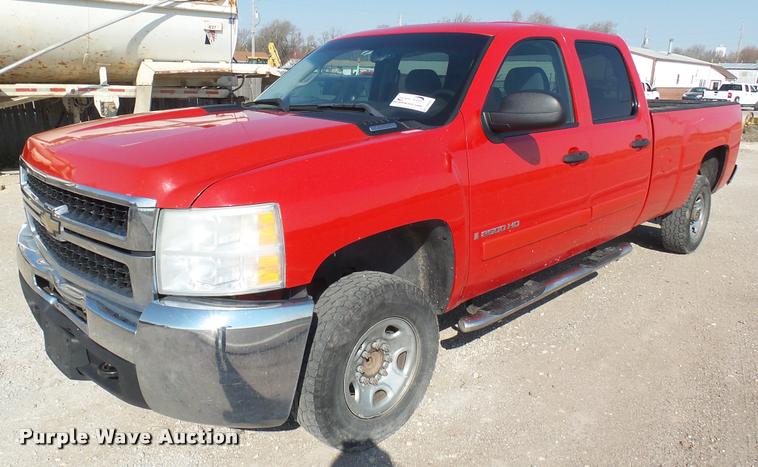 image for item DA0443 2007 Chevrolet Silverado 2500HD Crew Cab pickup truck