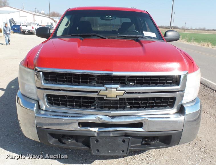 image for item DA0443 2007 Chevrolet Silverado 2500HD Crew Cab pickup truck