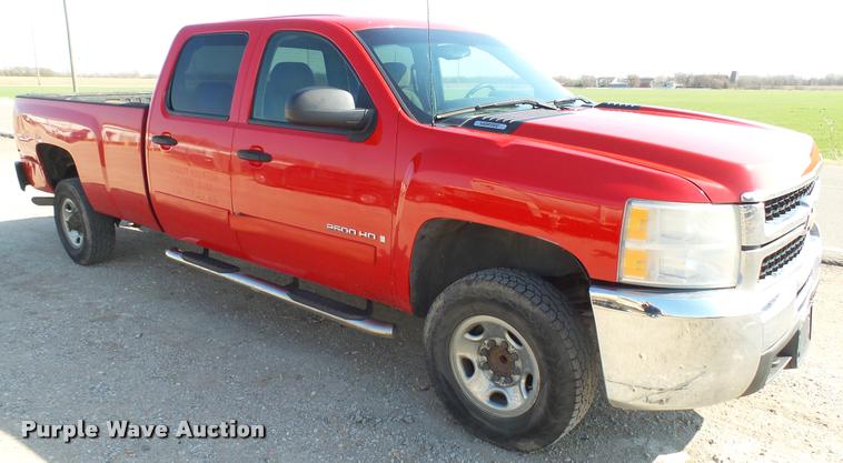 image for item DA0443 2007 Chevrolet Silverado 2500HD Crew Cab pickup truck