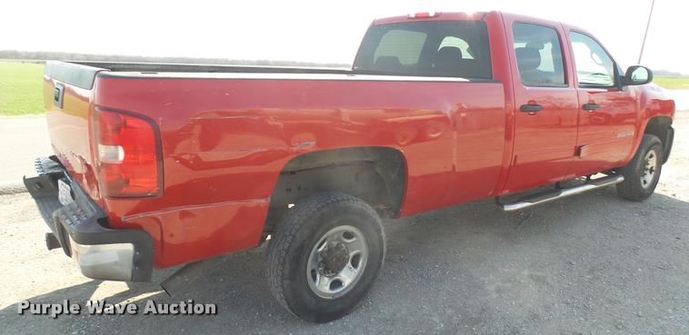 image for item DA0443 2007 Chevrolet Silverado 2500HD Crew Cab pickup truck