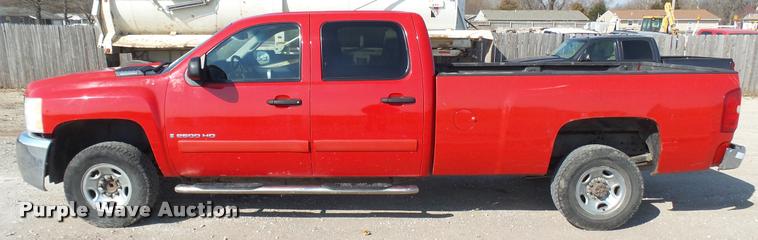 image for item DA0443 2007 Chevrolet Silverado 2500HD Crew Cab pickup truck