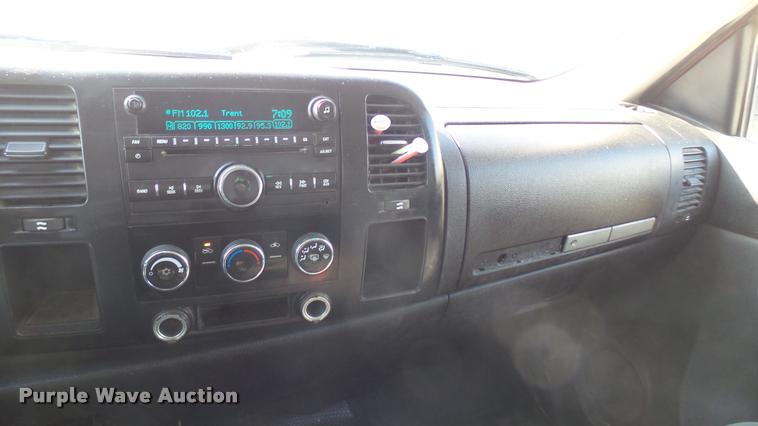 image for item DA0443 2007 Chevrolet Silverado 2500HD Crew Cab pickup truck