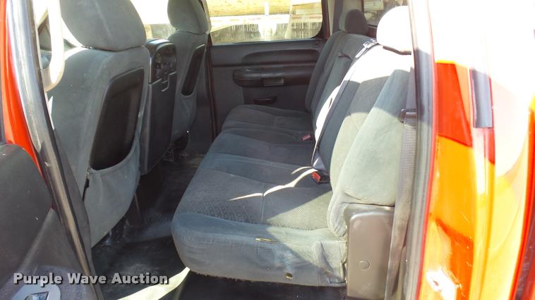 image for item DA0443 2007 Chevrolet Silverado 2500HD Crew Cab pickup truck