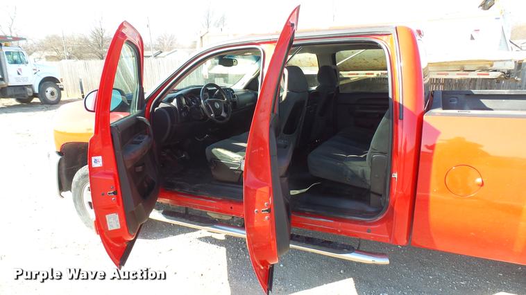 image for item DA0443 2007 Chevrolet Silverado 2500HD Crew Cab pickup truck
