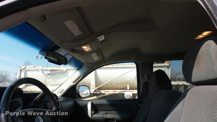 image for item DA0443 2007 Chevrolet Silverado 2500HD Crew Cab pickup truck