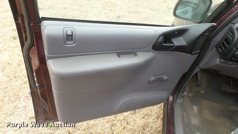 image for item DA0454 1999 Plymouth Voyager van