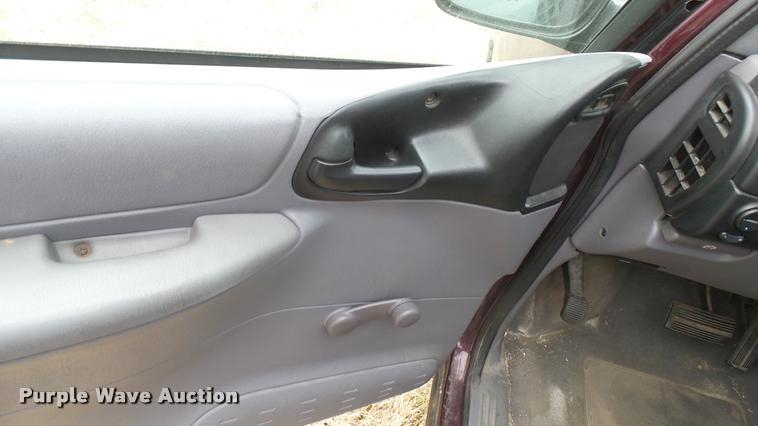 image for item DA0454 1999 Plymouth Voyager van