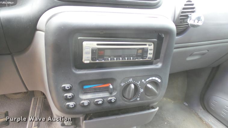 image for item DA0454 1999 Plymouth Voyager van