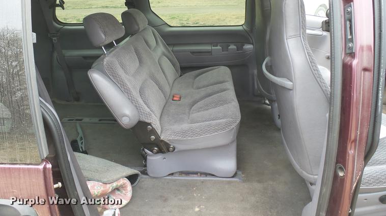 image for item DA0454 1999 Plymouth Voyager van