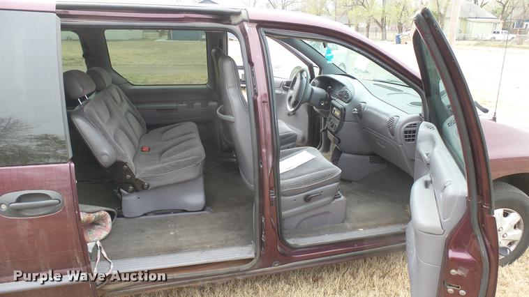 image for item DA0454 1999 Plymouth Voyager van