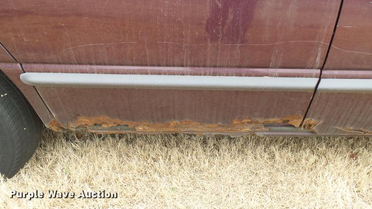 image for item DA0454 1999 Plymouth Voyager van