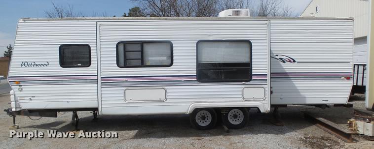 image for item DA0605 2001 Wildwood WDT30BHSS camper