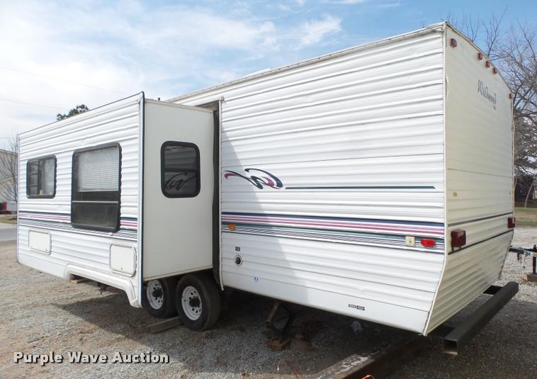 image for item DA0605 2001 Wildwood WDT30BHSS camper