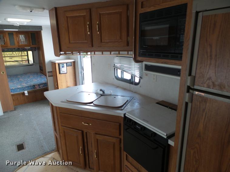 image for item DA0605 2001 Wildwood WDT30BHSS camper