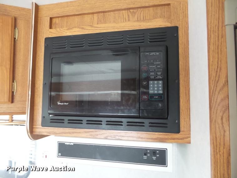 image for item DA0605 2001 Wildwood WDT30BHSS camper