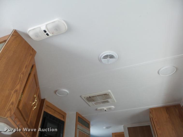 image for item DA0605 2001 Wildwood WDT30BHSS camper