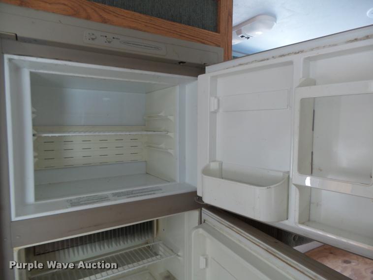 image for item DA0605 2001 Wildwood WDT30BHSS camper