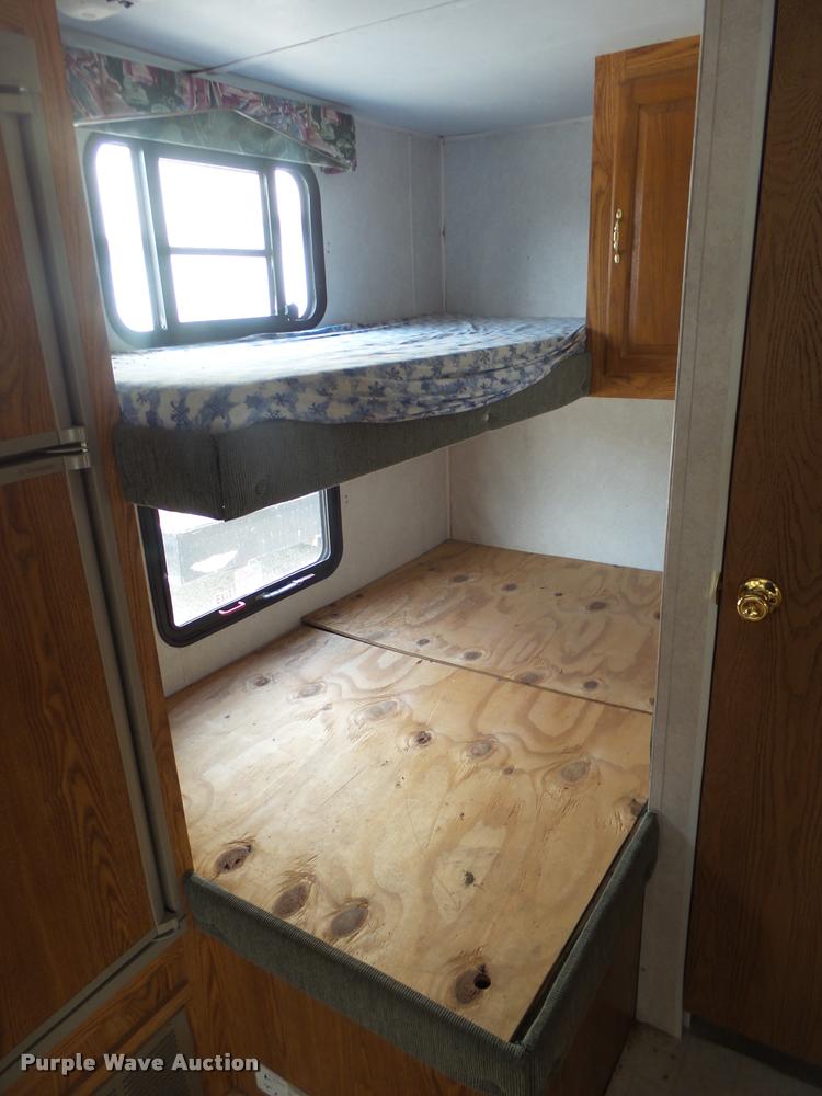 image for item DA0605 2001 Wildwood WDT30BHSS camper