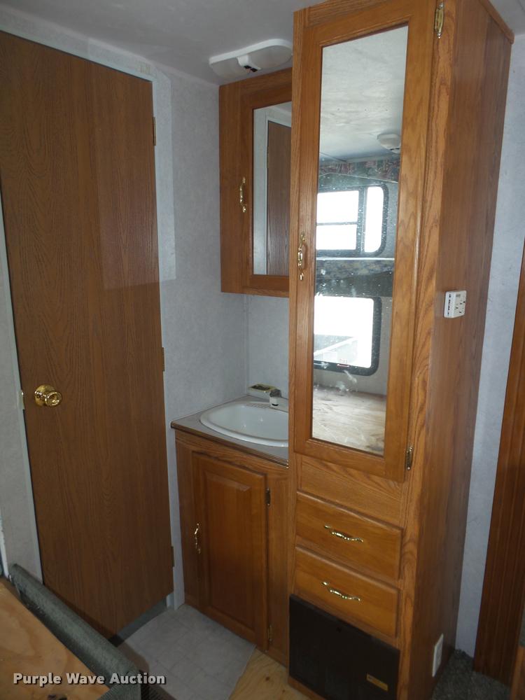 image for item DA0605 2001 Wildwood WDT30BHSS camper