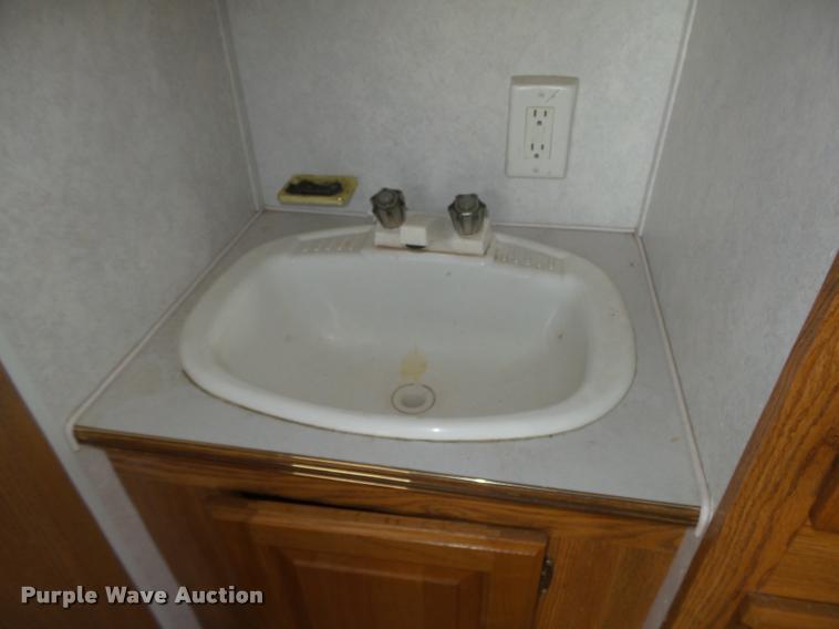 image for item DA0605 2001 Wildwood WDT30BHSS camper