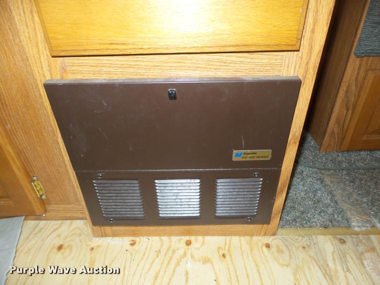 image for item DA0605 2001 Wildwood WDT30BHSS camper