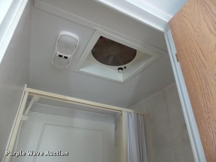 image for item DA0605 2001 Wildwood WDT30BHSS camper