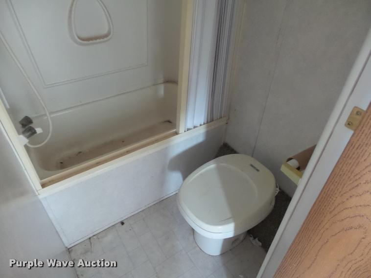 image for item DA0605 2001 Wildwood WDT30BHSS camper